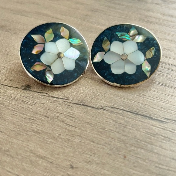 Vintage Alpaca Mexico Floral Inlay Clip On Earrings - Picture 2 of 6